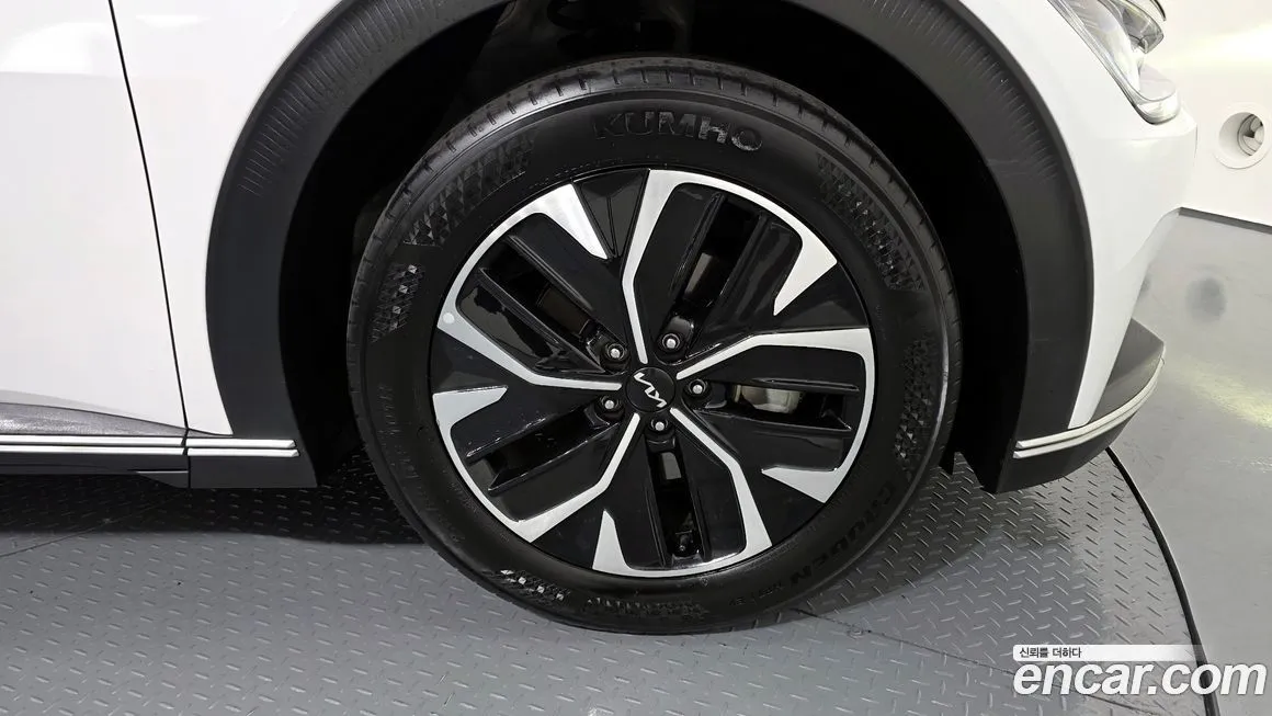 Kia EV6 — фото 10