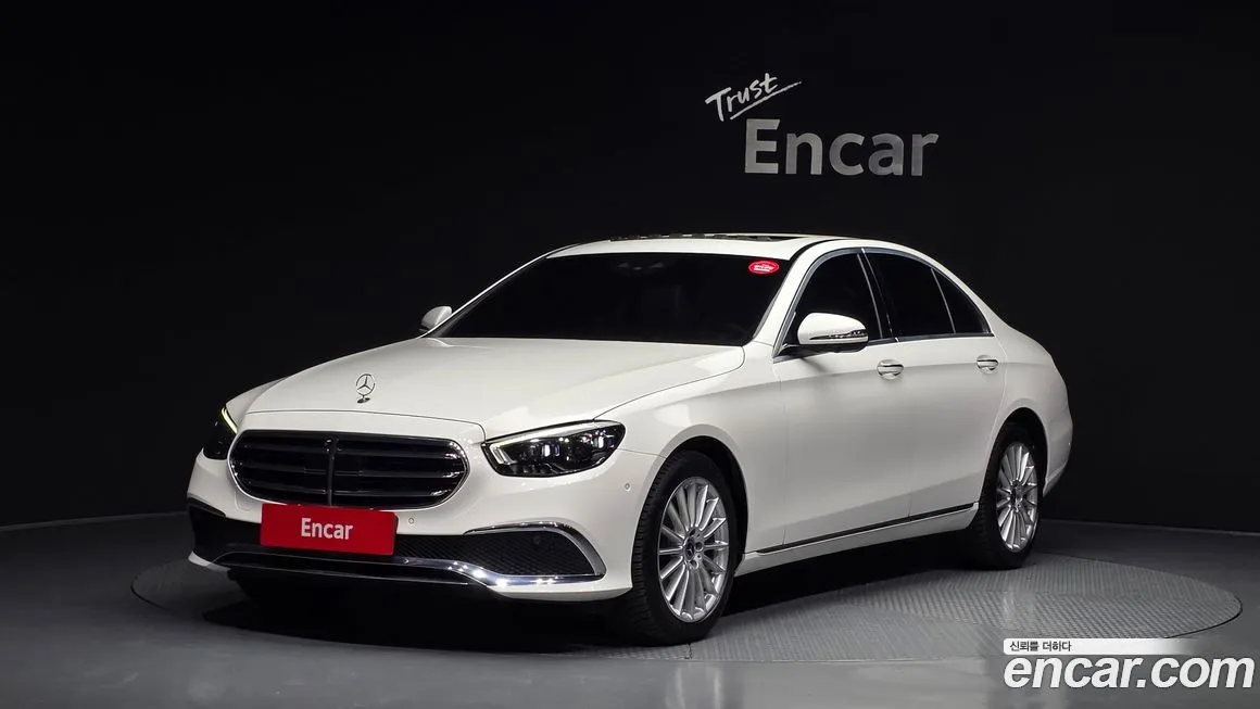Mercedes-Benz E-Class — фото 1