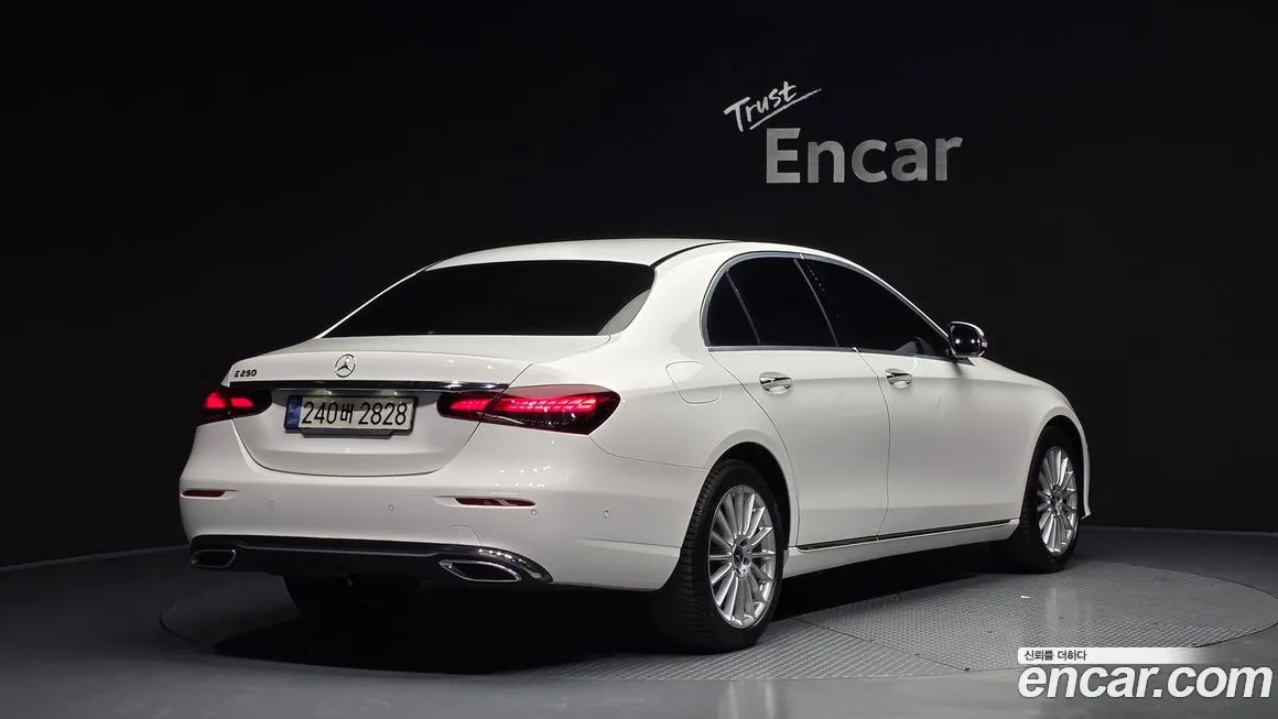 Mercedes-Benz E-Class — фото 2