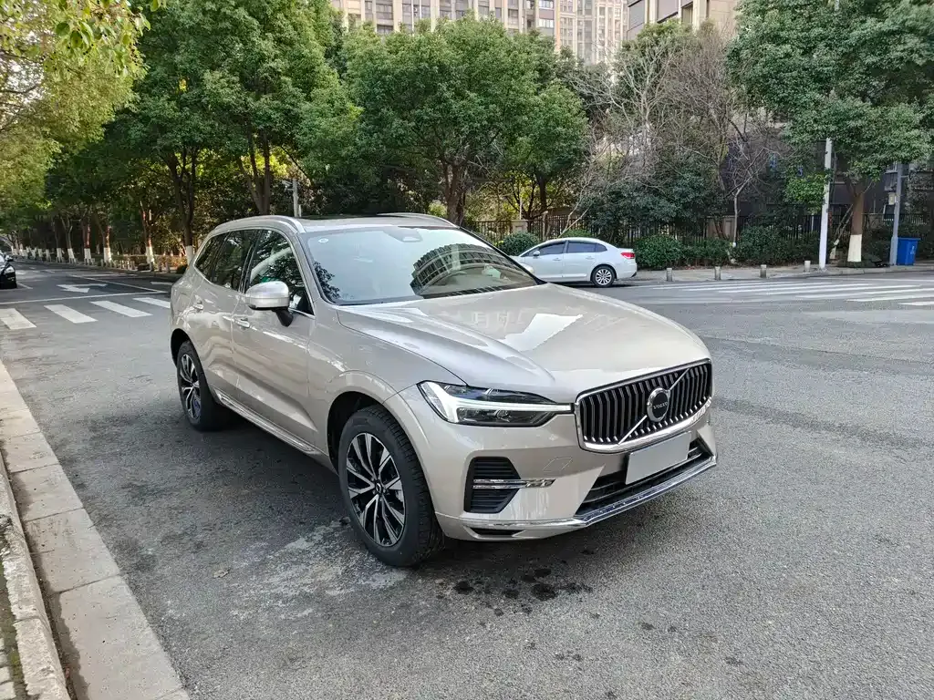 Volvo XC60 — фото 10