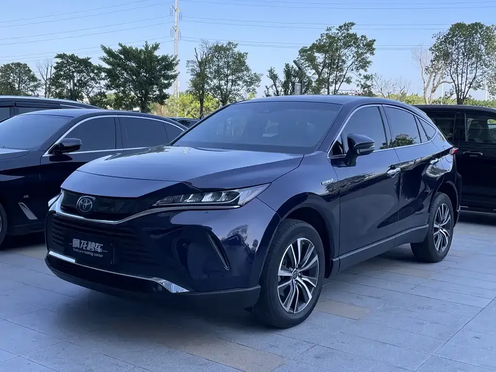 Toyota Harrier — фото 1