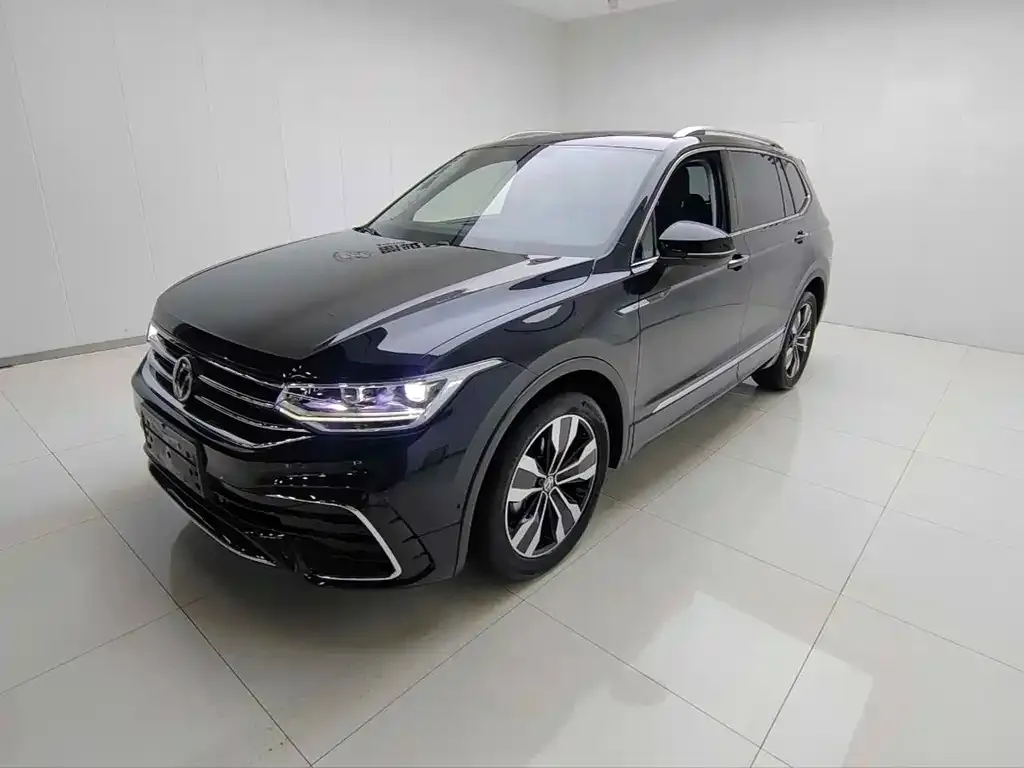 Volkswagen Tiguan L — фото 1