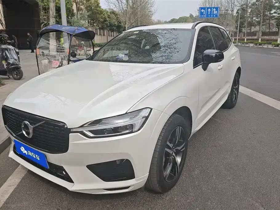 Volvo XC60 — фото 1