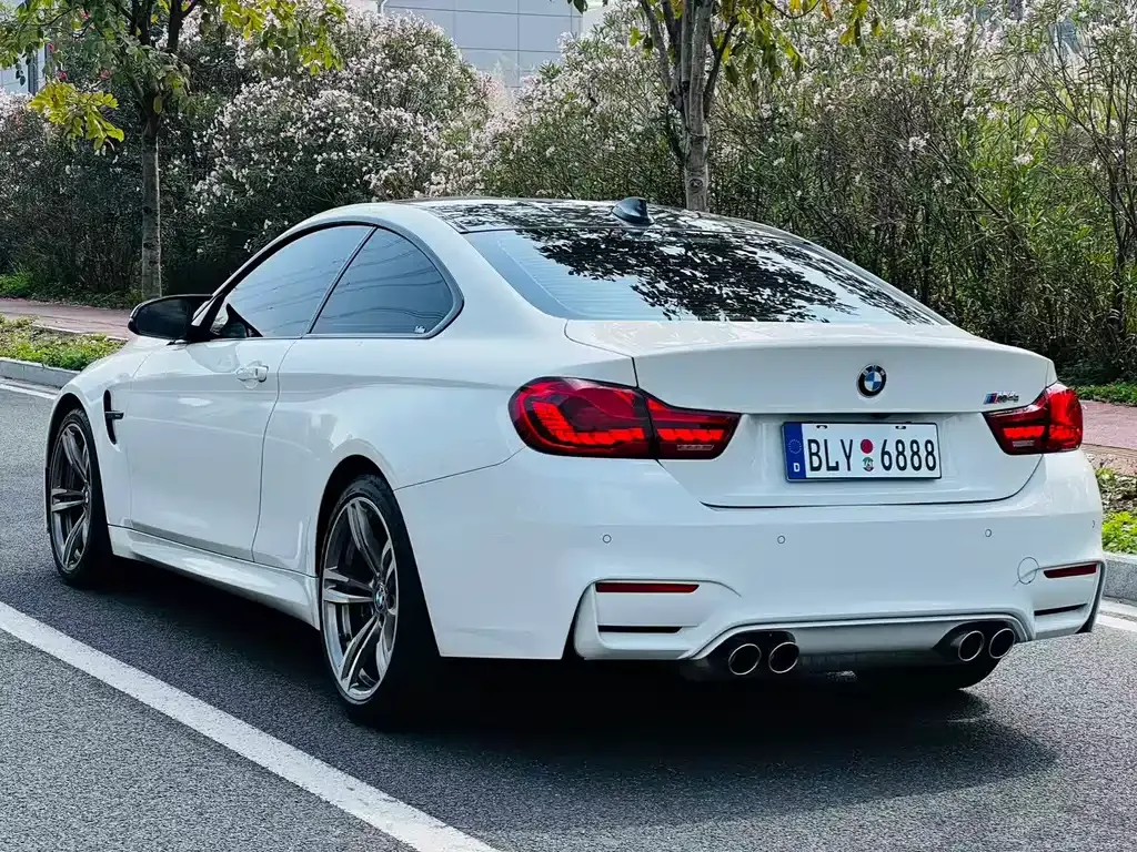 BMW M4 — фото 10