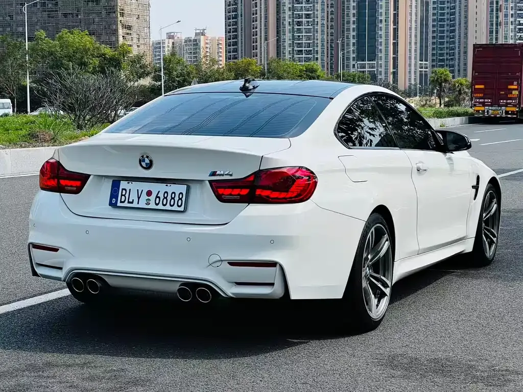 BMW M4 — фото 8