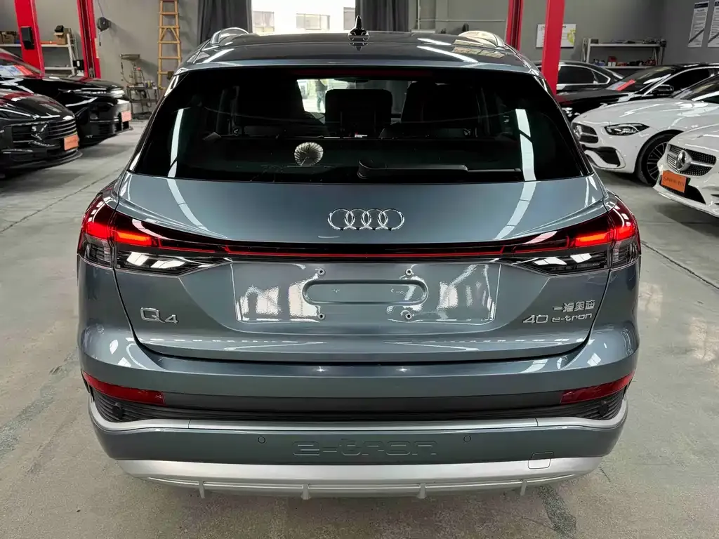 Audi Q4 e-tron — фото 9