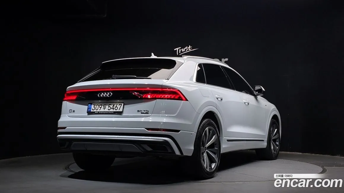 Audi Q8 — фото 6
