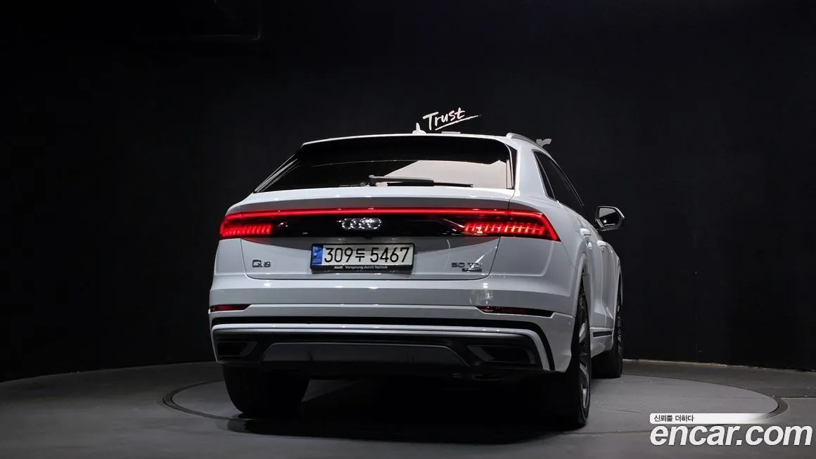 Audi Q8 — фото 9