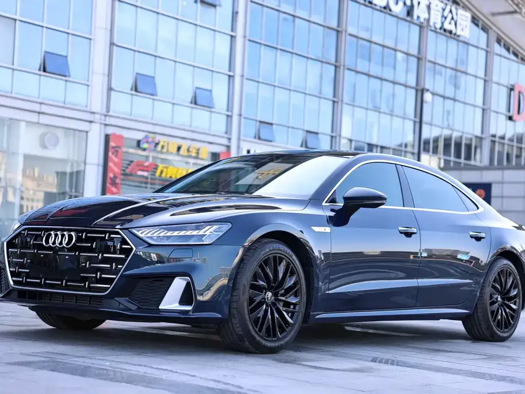 Audi A7L — фото 1