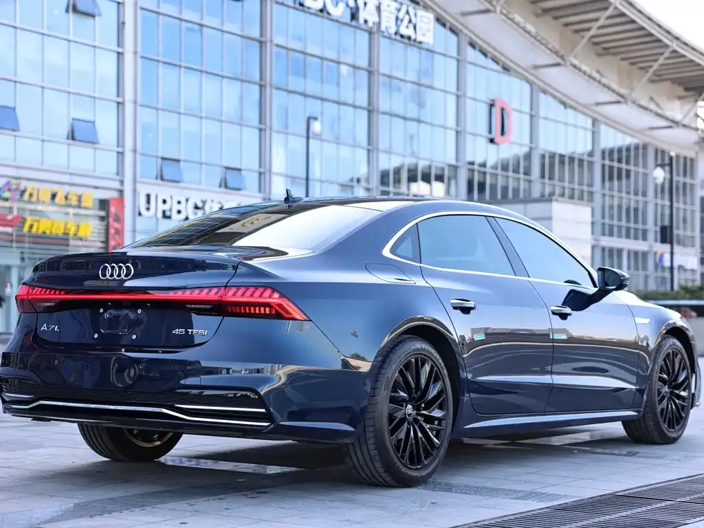 Audi A7L — фото 5