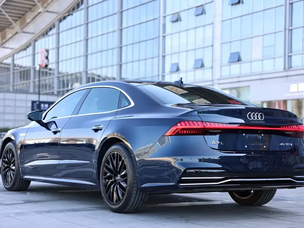 Audi A7L — фото 6