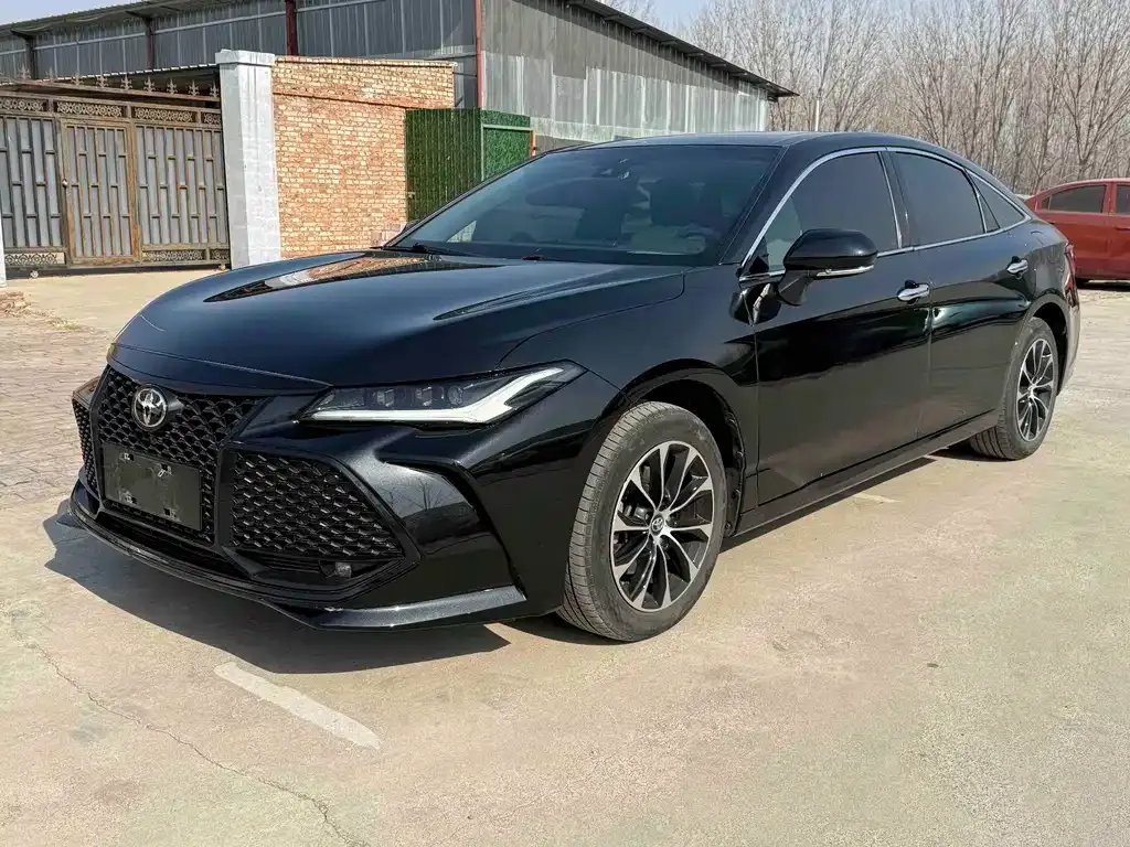 Toyota Avalon — фото 1