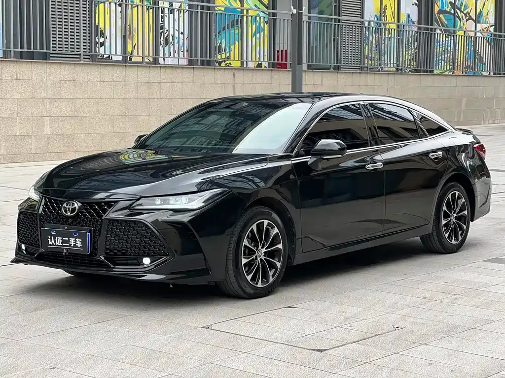 Toyota Avalon — фото 1