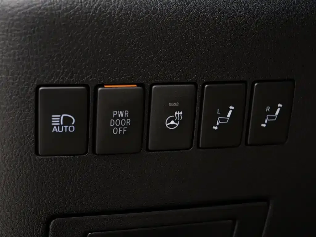 Toyota Vellfire — фото 8