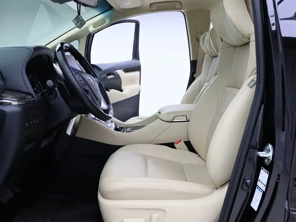 Toyota Vellfire — фото 5