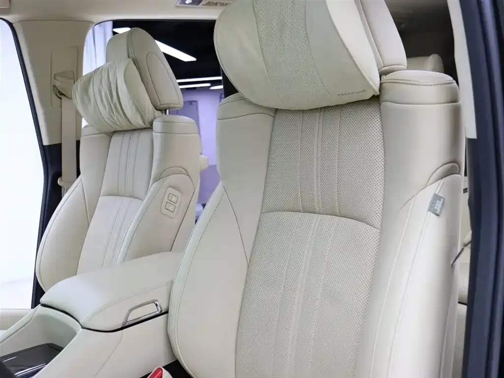 Toyota Vellfire — фото 10