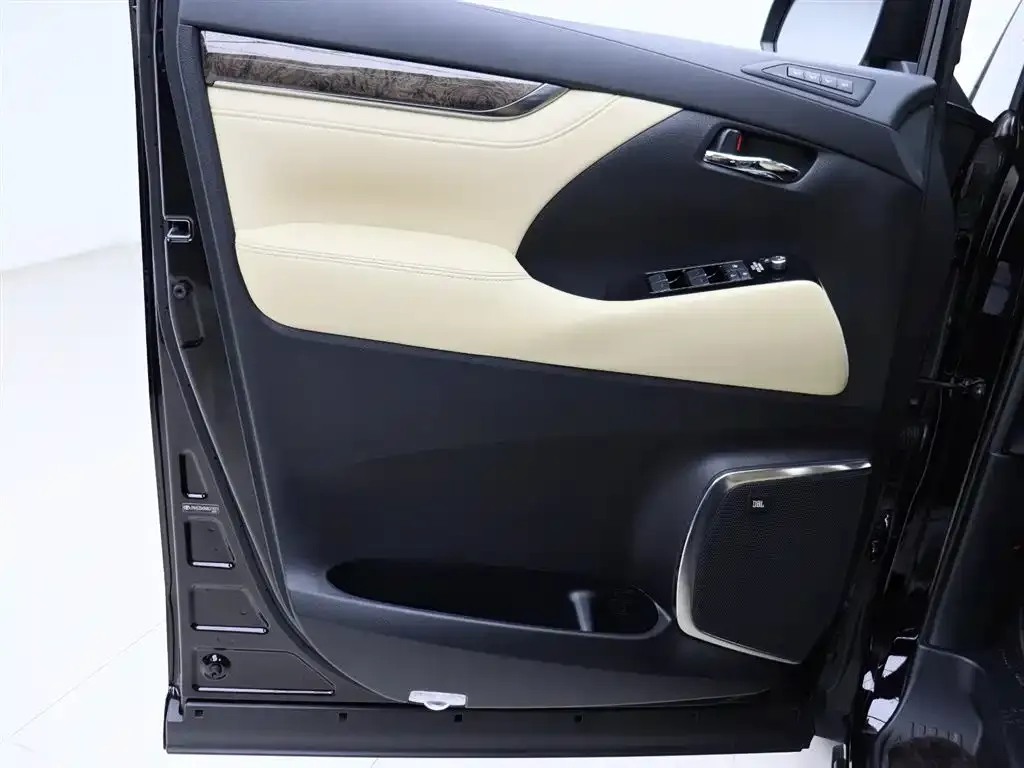 Toyota Vellfire — фото 3
