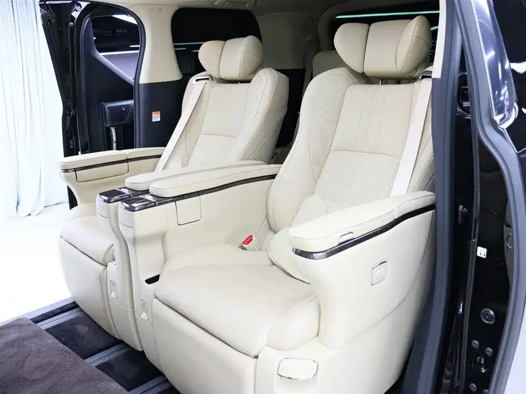 Toyota Vellfire — фото 7