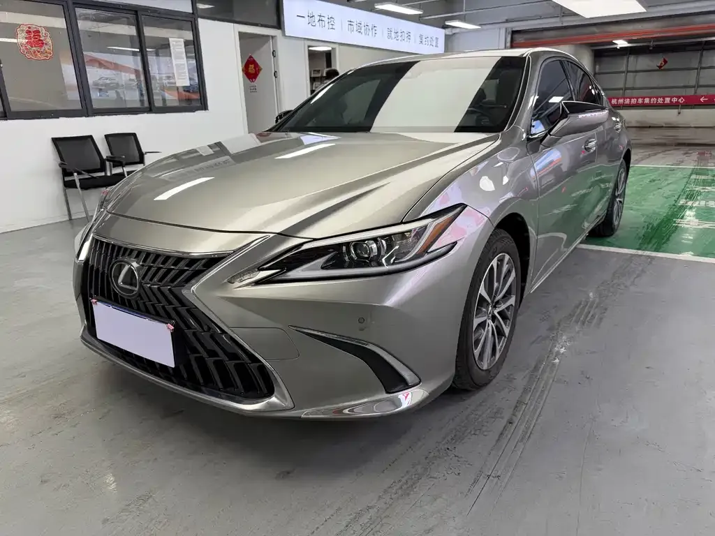 Lexus ES — фото 1