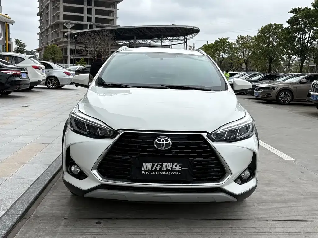Toyota Yaris L — фото 2