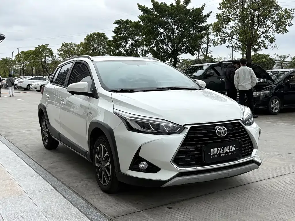 Toyota Yaris L — фото 7