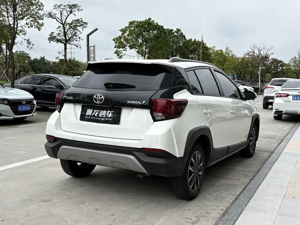 Toyota Yaris L — фото 9