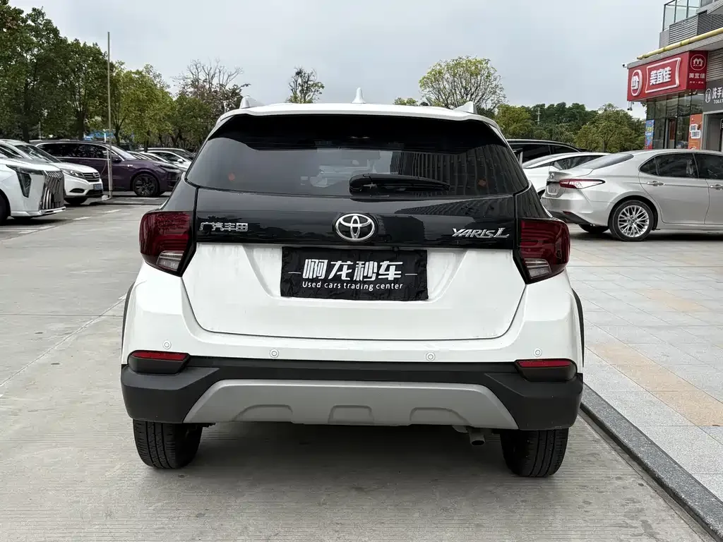 Toyota Yaris L — фото 8