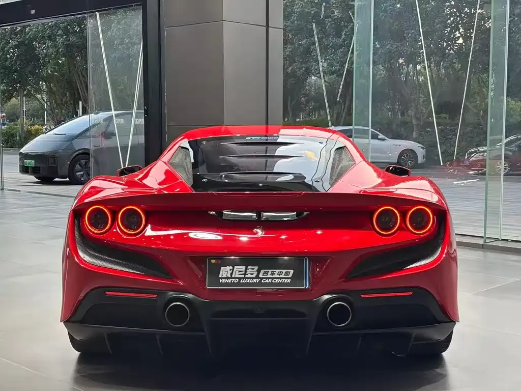 Ferrari F8 — фото 6