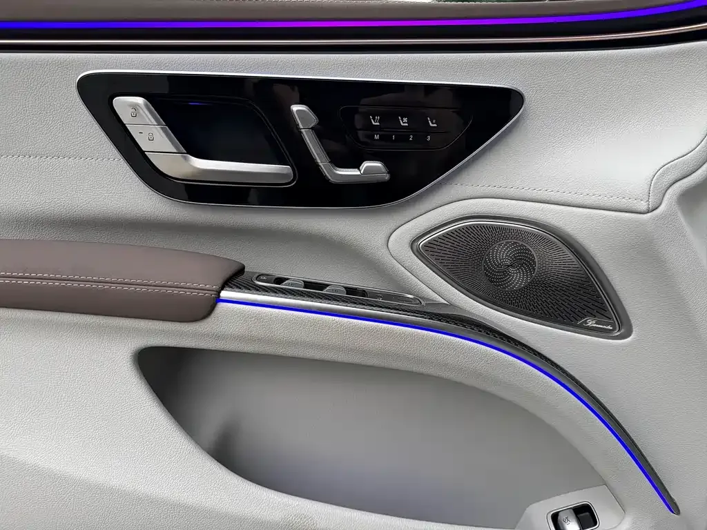 Mercedes-Benz EQS AMG — фото 10