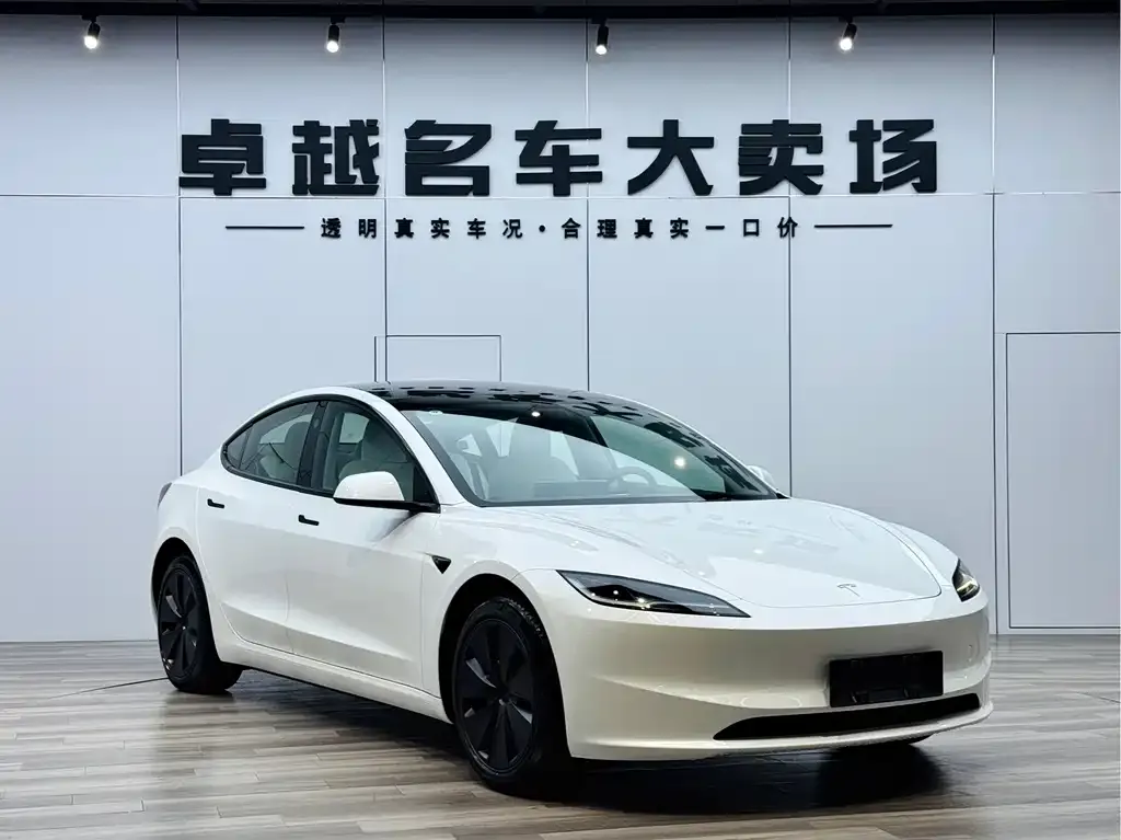 Tesla Model 3 — фото 1