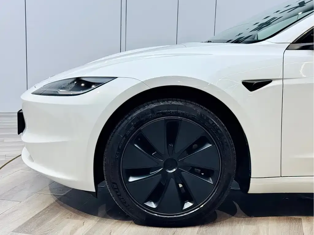 Tesla Model 3 — фото 3
