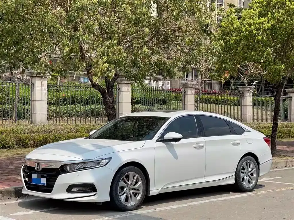 Honda Accord — фото 1