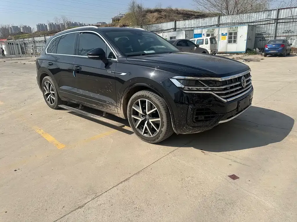 Volkswagen Touareg — фото 9