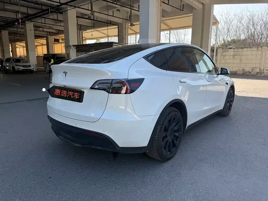 Tesla Model Y — фото 4