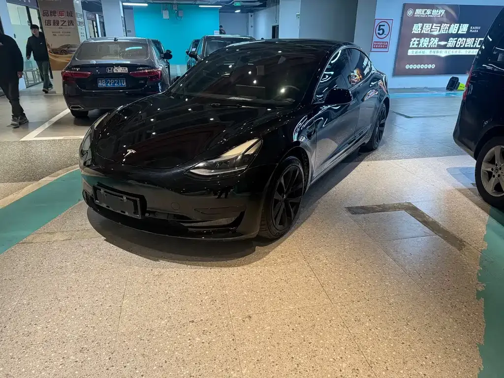 Tesla Model 3 — фото 1