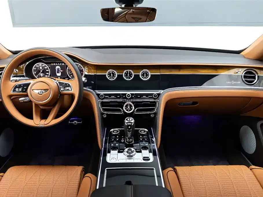 Bentley Flying Spur — фото 10