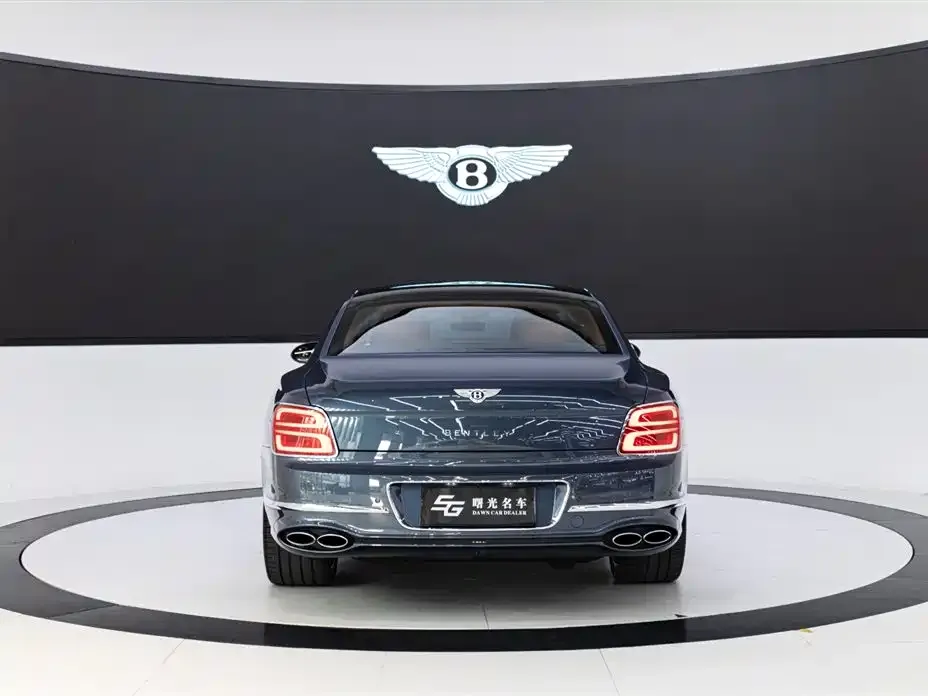 Bentley Flying Spur — фото 9