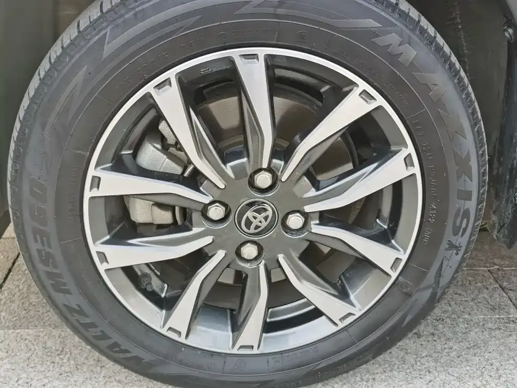 Toyota Yaris L — фото 8