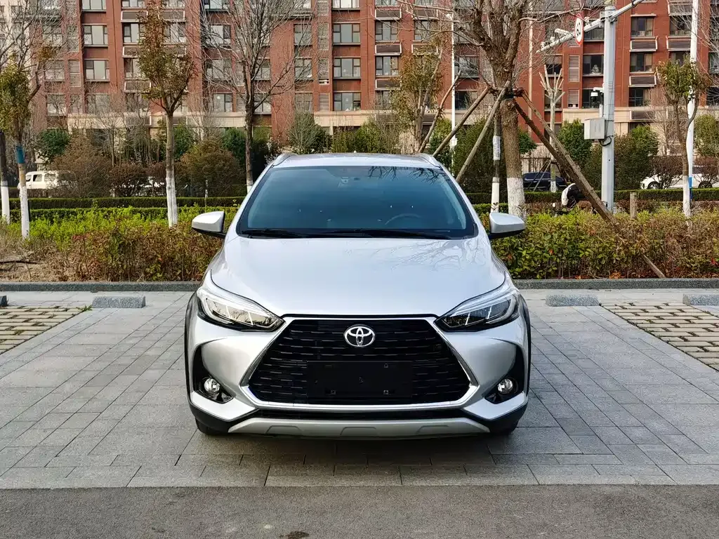 Toyota Yaris L — фото 10