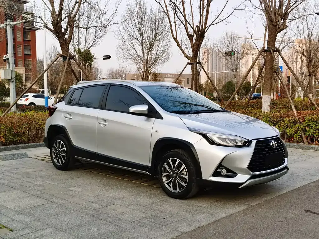 Toyota Yaris L — фото 9