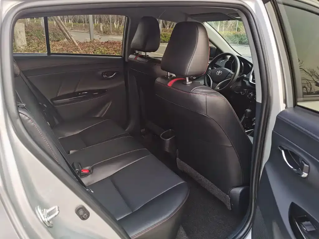 Toyota Yaris L — фото 2