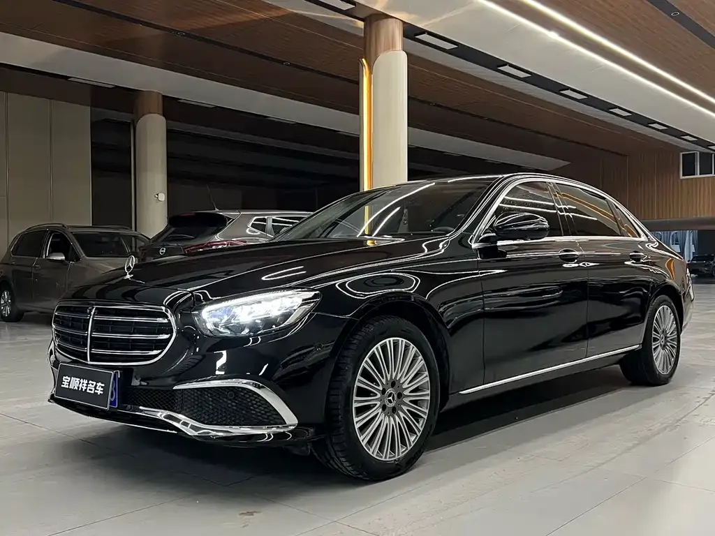 Mercedes-Benz E-Class — фото 1
