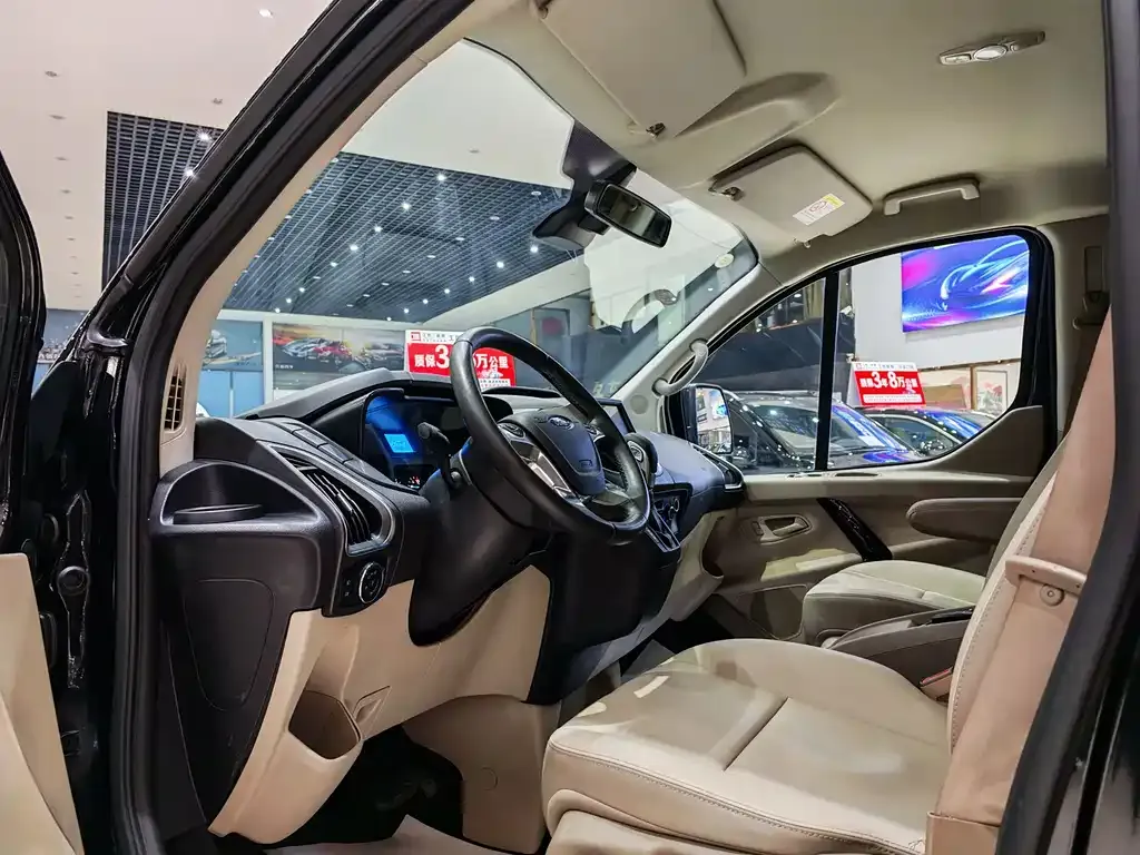 Ford Tourneo — фото 9