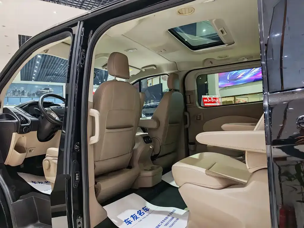 Ford Tourneo — фото 3
