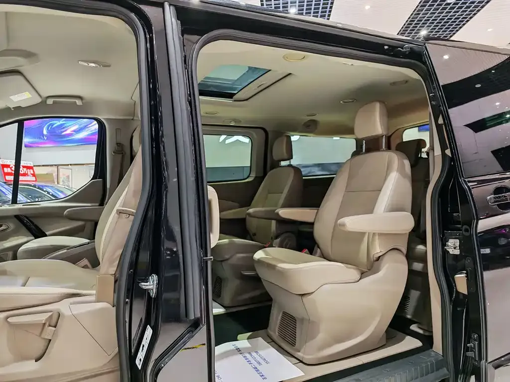 Ford Tourneo — фото 8