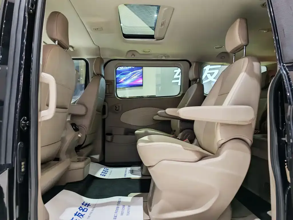 Ford Tourneo — фото 2