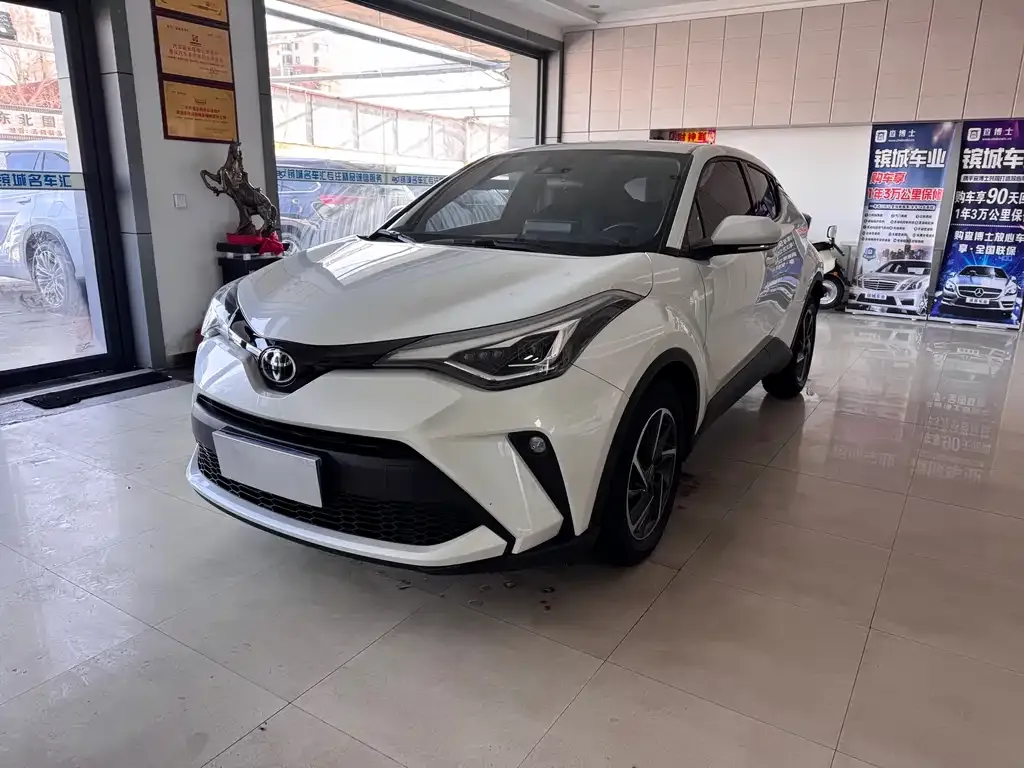 Toyota C-HR — фото 1