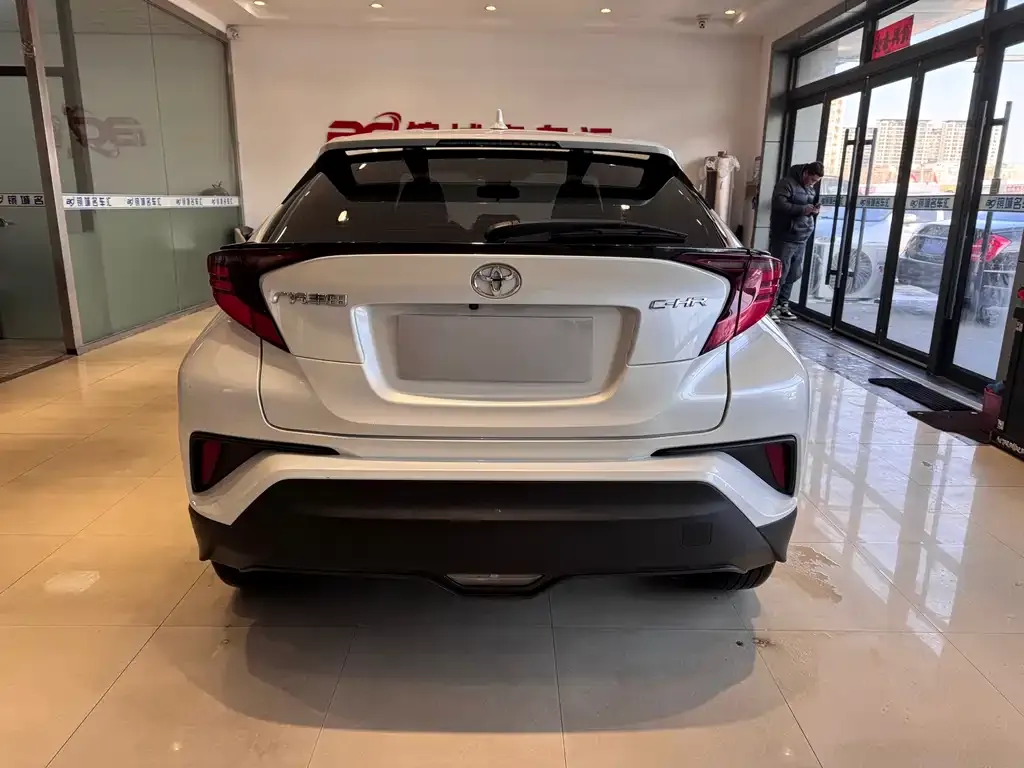 Toyota C-HR — фото 4