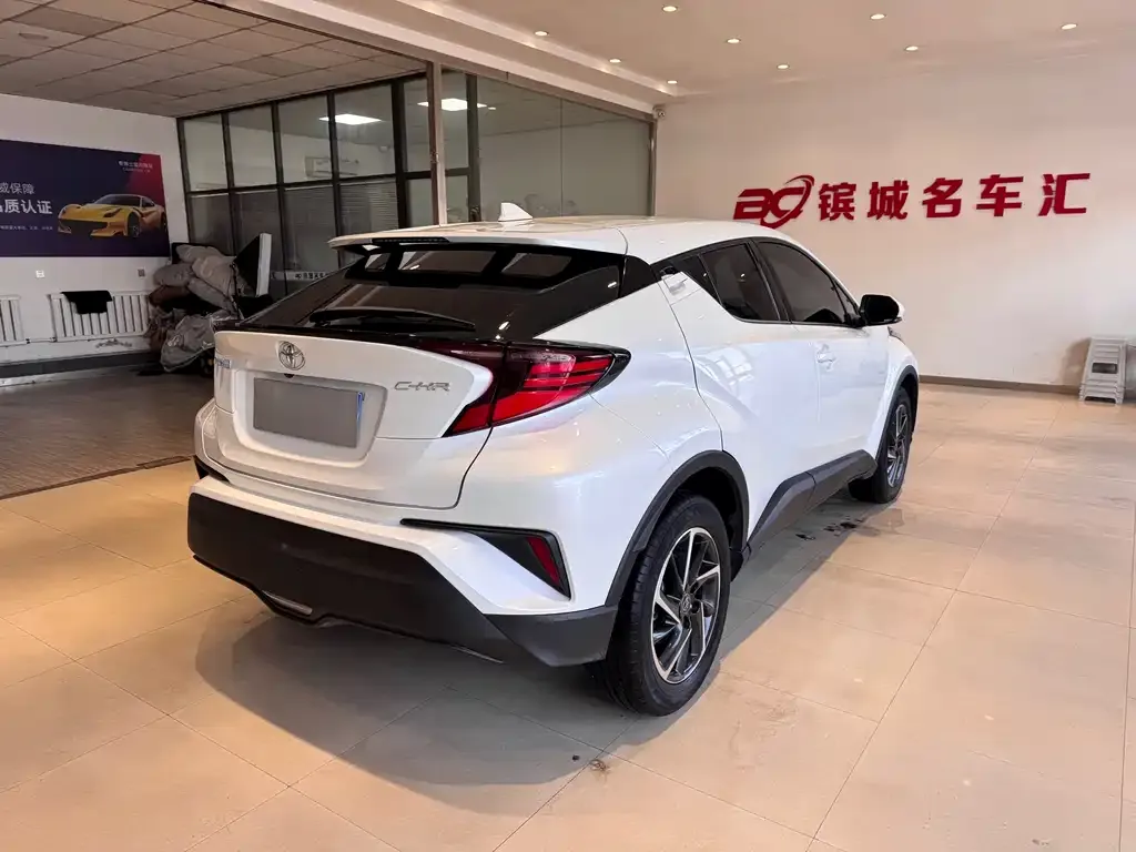 Toyota C-HR — фото 9
