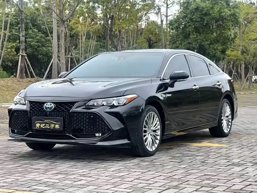Toyota Avalon — фото 1